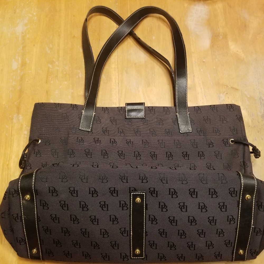 Vintage Dooney Bourke Leather & black DB Logo Shopper Tote Bag.